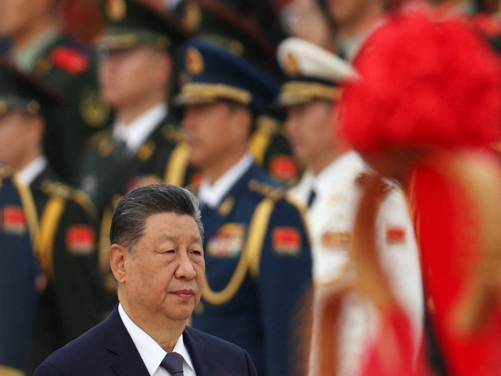 Chinese President Xi Jinping walks past members of the Chinese People's Liberation Army (PLA) (Photo/Reuters)