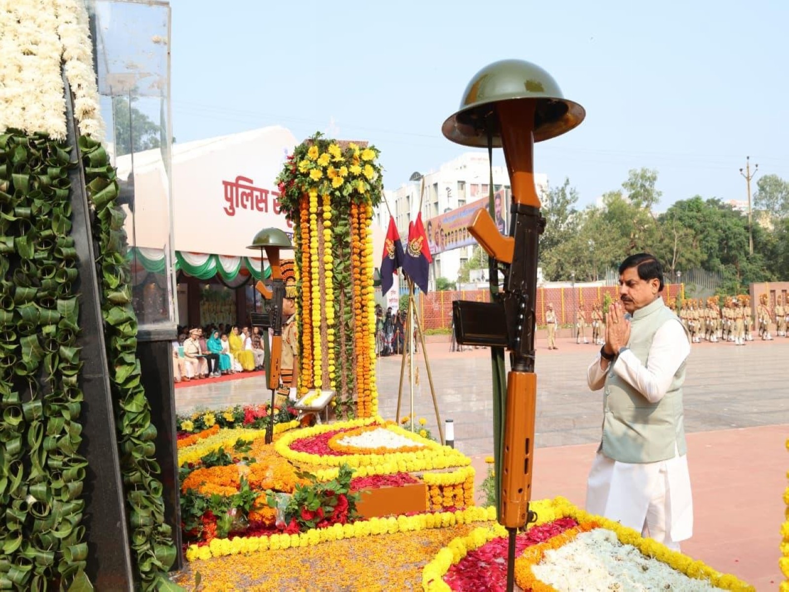 MP CM Mohan Yadav paying tribute to police personnel (Photo / X @CMMadhyaPradesh) MP CM Mohan Yadav paying tribute to police personnel (Photo / X @CMMadhyaPradesh)