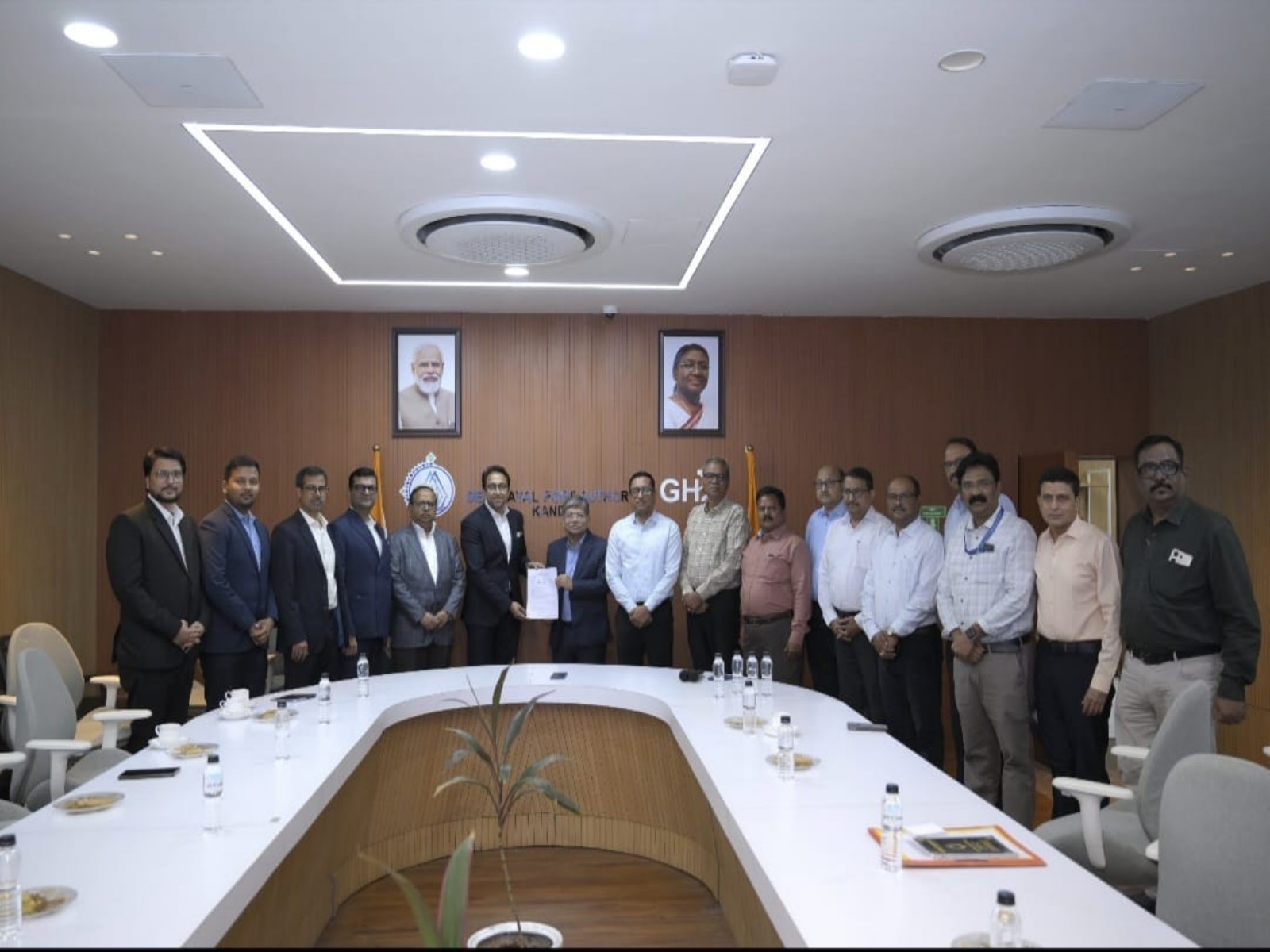 Deendayal Port Authority officials hand over the Letter of Award to Essar Ports representatives at Kandla (Photo/Deendayal Port) Deendayal Port Authority officials hand over the Letter of Award to Essar Ports representatives at Kandla (Photo/Deendayal Port)