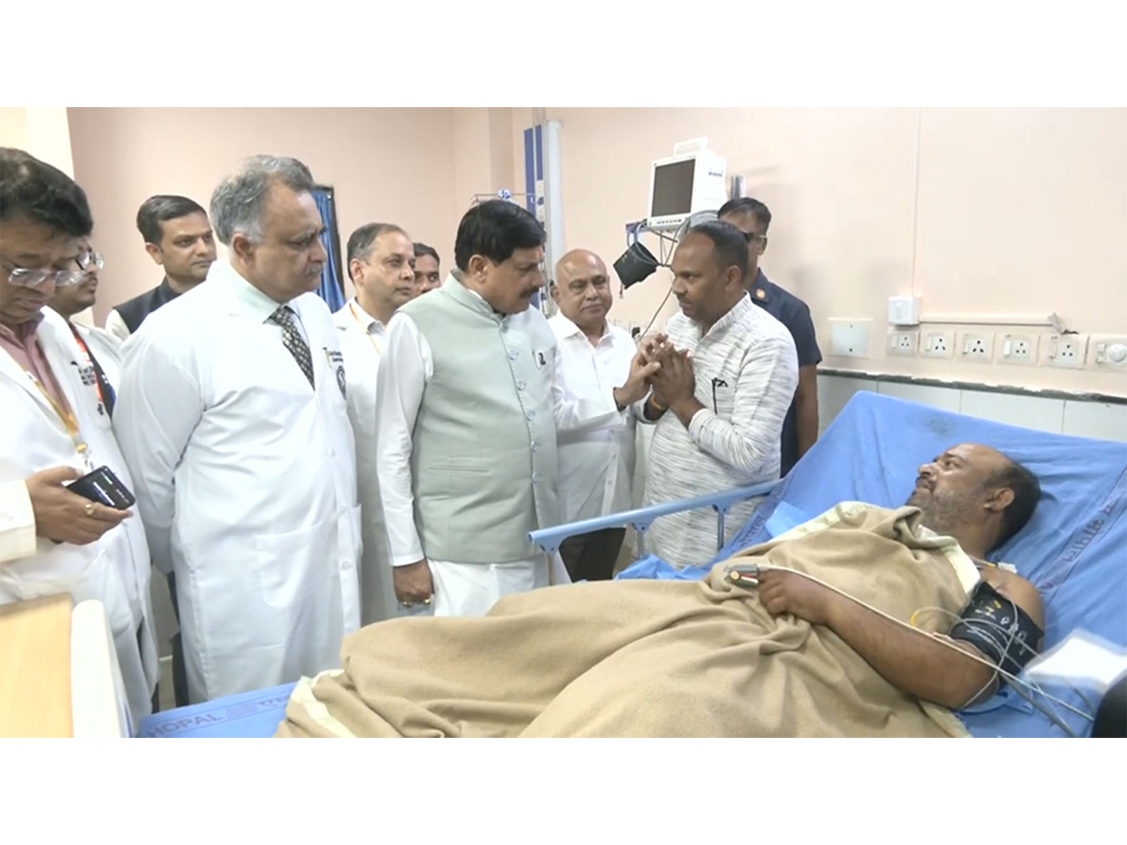 MP CM Mohan Yadav meets injured undergoing treatment at AIIMS Bhopal (Photo/ANI) MP CM Mohan Yadav meets injured undergoing treatment at AIIMS Bhopal (Photo/ANI)
