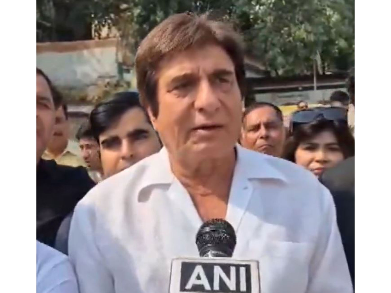 “Great misfortune that law and order has completely collapsed in Maharashtra”: Raj Babbar after Tiger Shroff firing incident