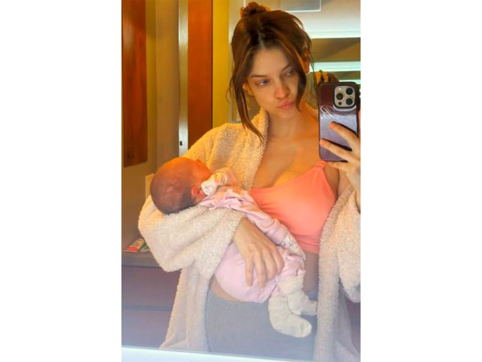 Barbara Palvin with newborn daughter Sylvie (Photo/Instagram/@realbarbarapalvin)