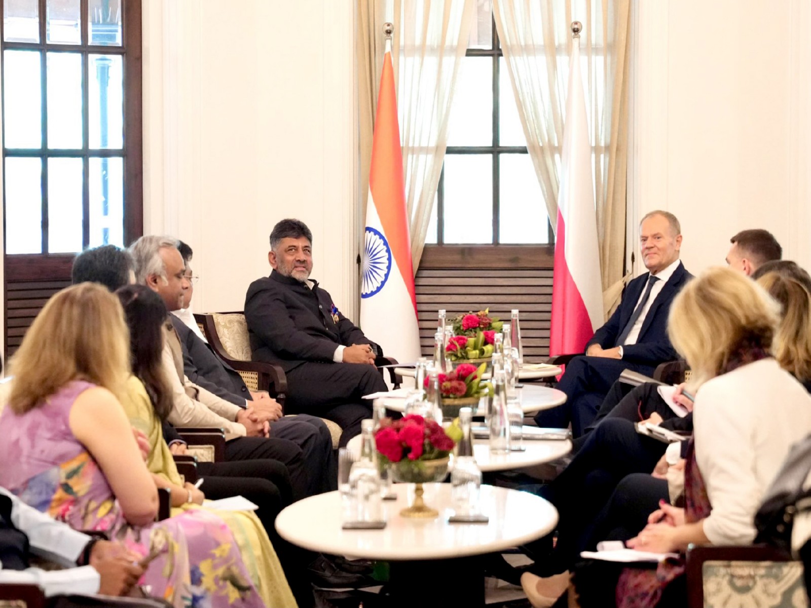 Karnataka CM DK Shivakumar meet Polish PM Donald Tusk in Bengaluru (Photo/ANI) Karnataka CM DK Shivakumar meet Polish PM Donald Tusk in Bengaluru (Photo/ANI)