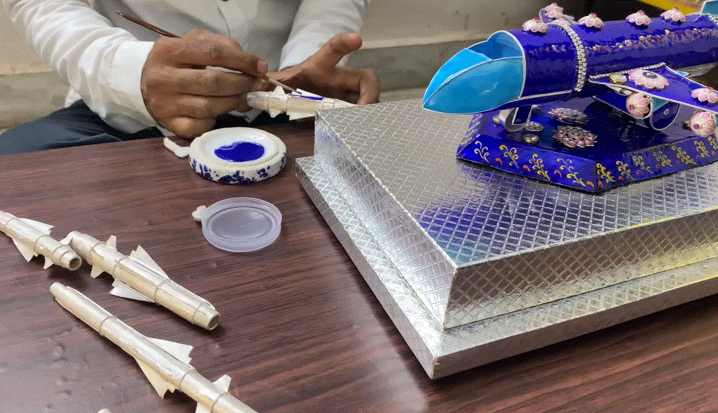 Varanasi artisan crafts fighter jet replica in Gulabi Meenakari, receives 100 orders