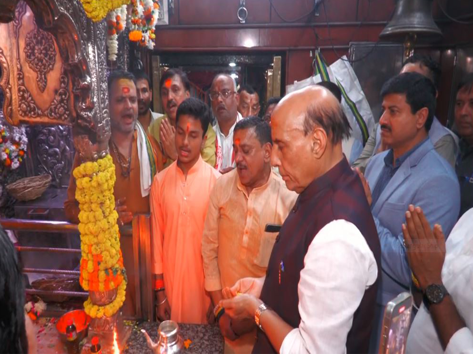Rajnath Singh visits Kaal Bhairav temple in Varanasi (Photo/ANI) Rajnath Singh visits Kaal Bhairav temple in Varanasi (Photo/ANI)