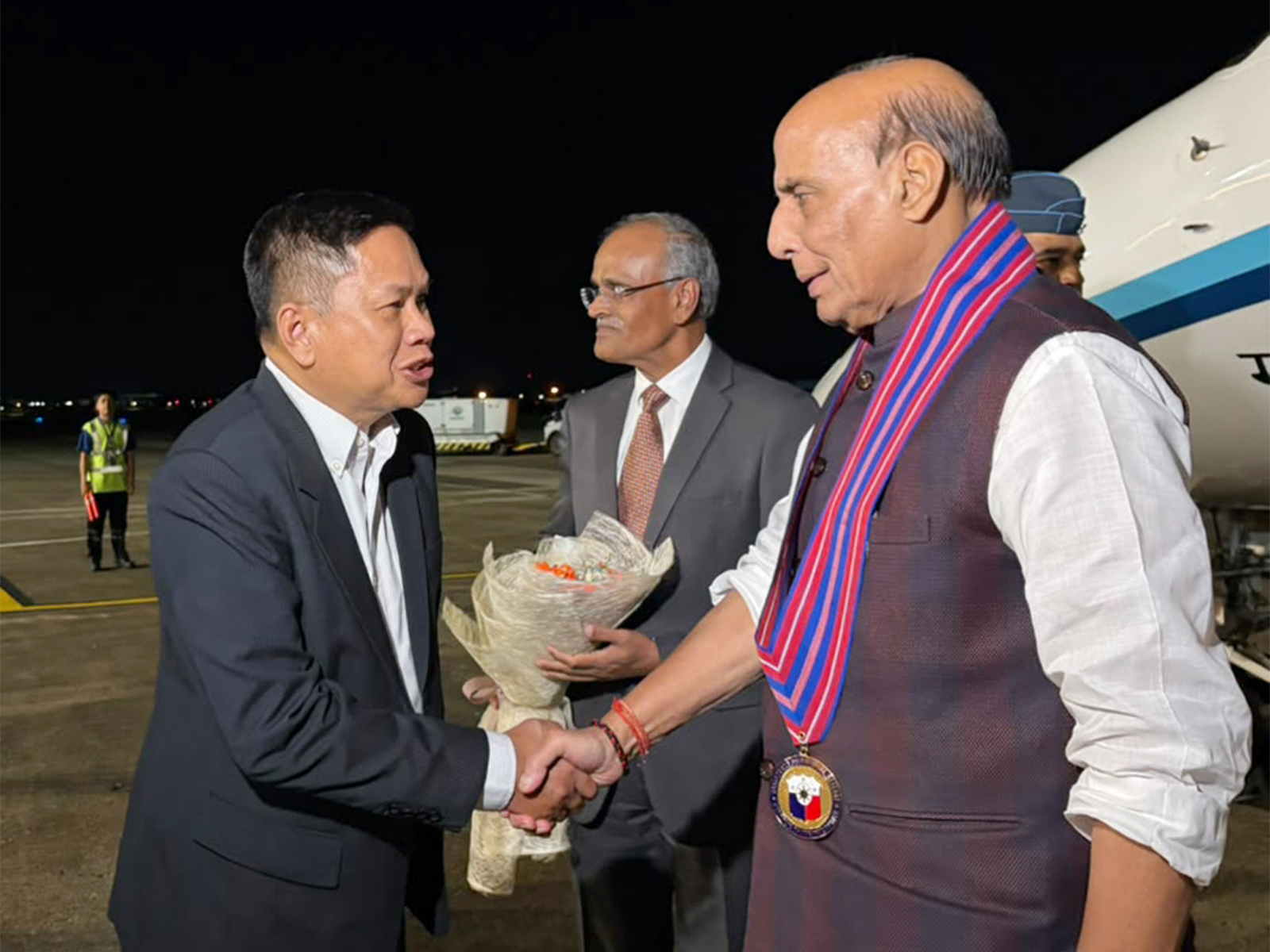 Defence Minister Rajnath Singh with Major General (Retd) Fabian M Pedregosa, Philippines Undersecretary of Department of National Defence (Photo/ANI)