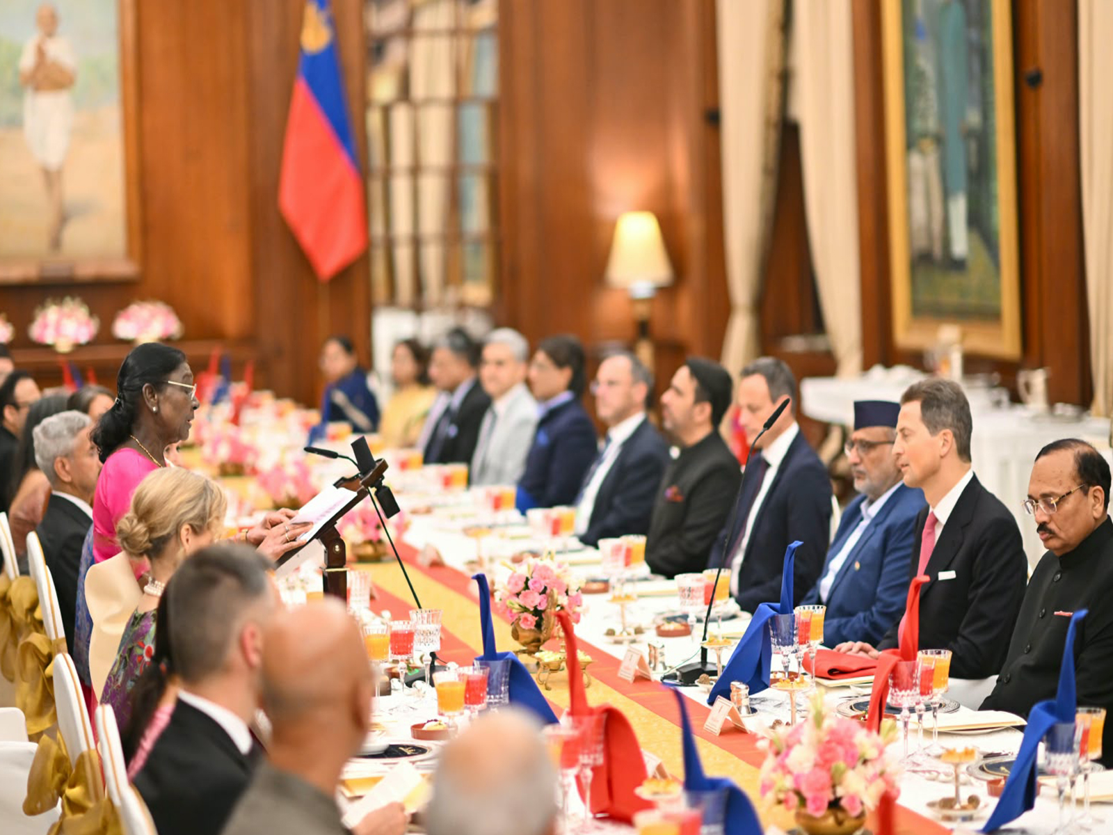 President Droupadi Murmu addresses a banquet hosted in honour of Liechtenstein’s Hereditary Prince Alois and Hereditary Princess Sophie at Rashtrapati Bhavan in New Delhi. (Photo: X/@rashtrapatibhvn) 