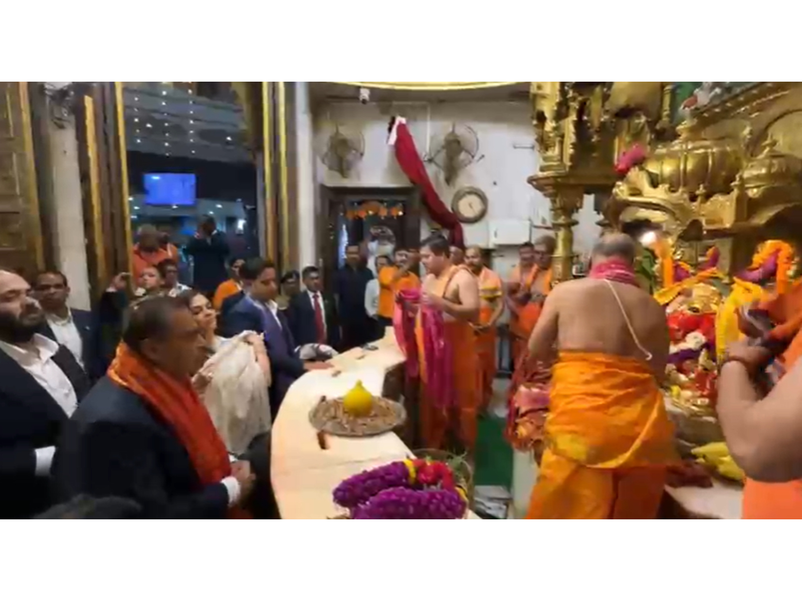 Ambani family visits Siddhivinayak temple (Photo/Reliance Industries Limited)