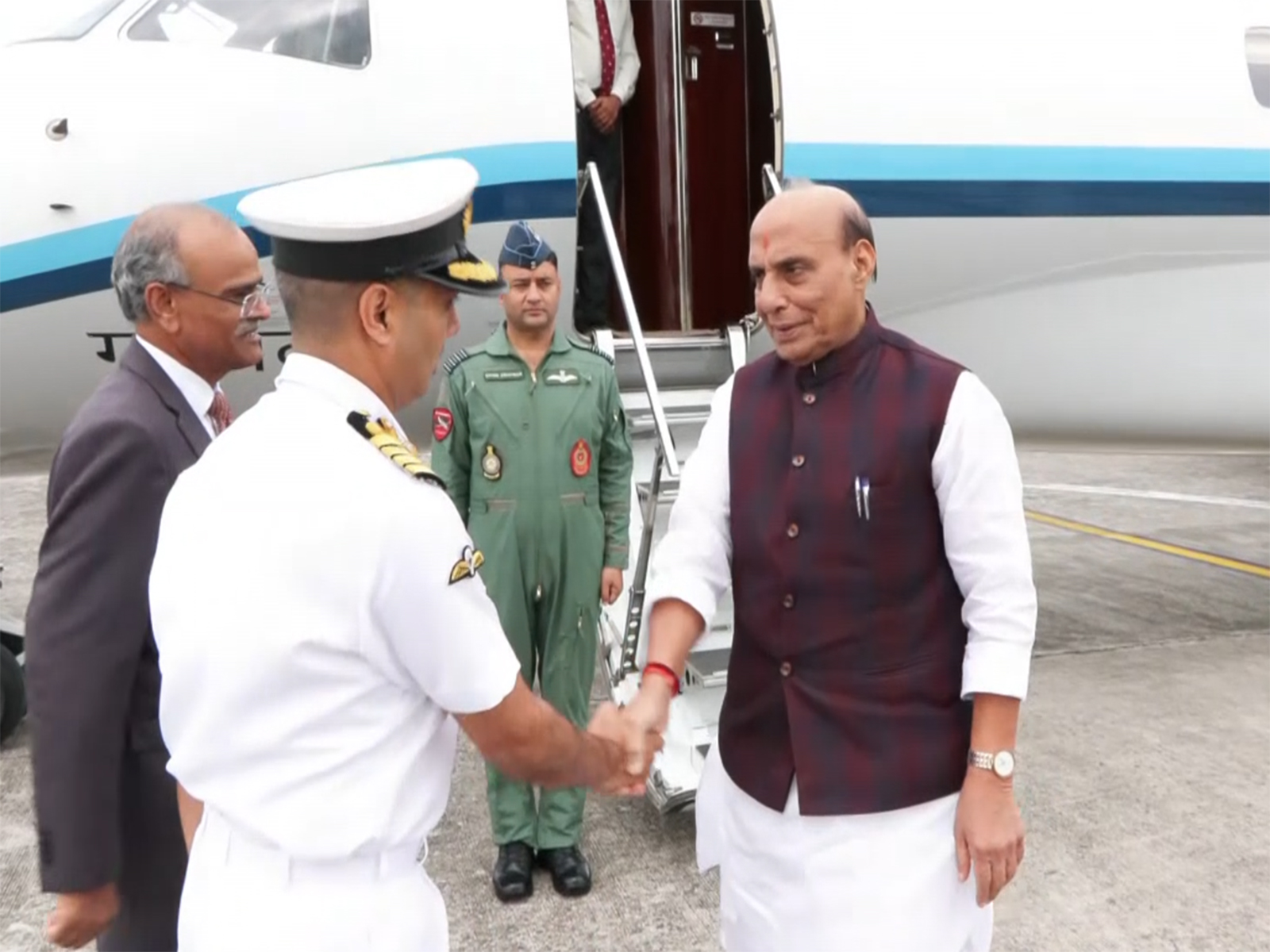 Defence Minister Rajnath Singh departs for Delhi after concluding his engagements at the 13th ASEAN Defence Ministersโ Meeting-Plus (ADMM-Plus) in Cebu, Philippines (Photo/ANI) Defence Minister Rajnath Singh departs for Delhi after concluding his engagements at the 13th ASEAN Defence Ministersโ Meeting-Plus (ADMM-Plus) in Cebu, Philippines (Photo/ANI)