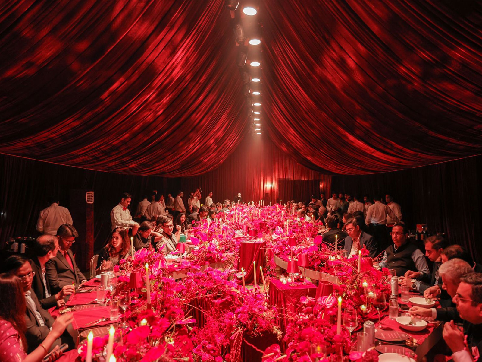 FNP Luxe brought the visual identity of Indiaโs Heritage Reimagined to life through its bespoke dรฉcor for the evening FNP Luxe brought the visual identity of Indiaโs Heritage Reimagined to life through its bespoke dรฉcor for the evening