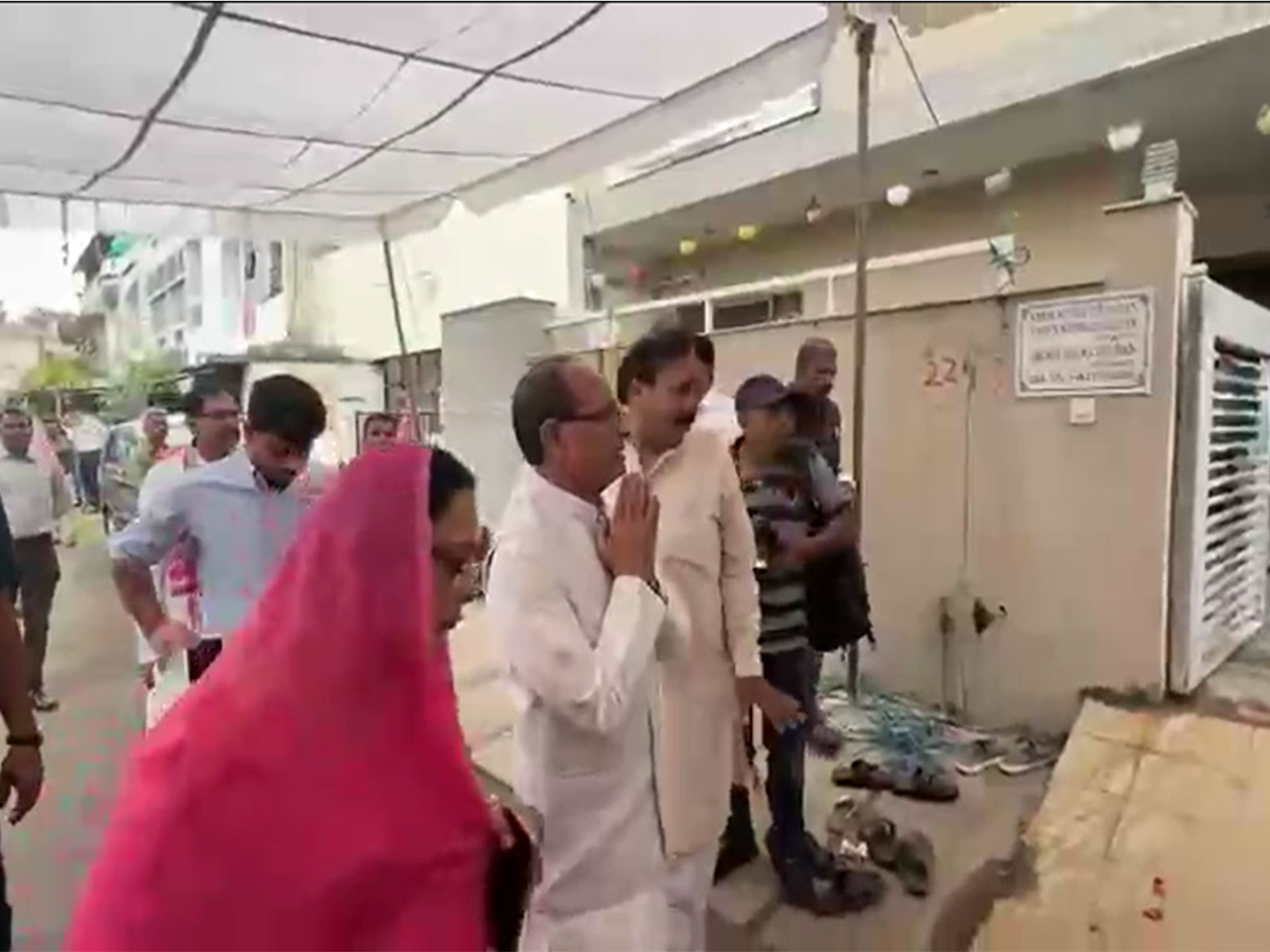 Union Minister Shivraj Singh Chouhan along with his wife Sadhna Singh reached at Bhopal residence (Photo/ANI) Union Minister Shivraj Singh Chouhan along with his wife Sadhna Singh reached at Bhopal residence (Photo/ANI)