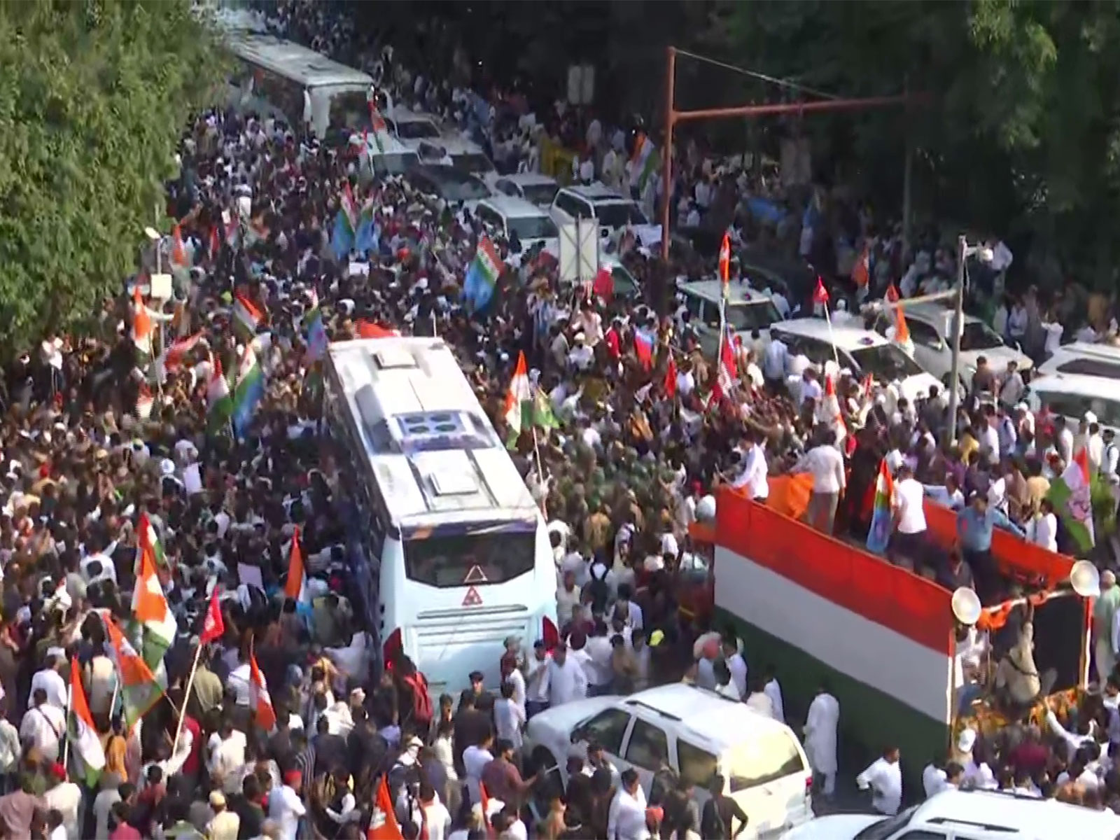 Thousands march toeards Supreme Court (Photo/ANI)